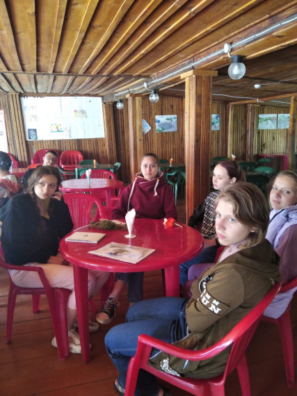 Учащиеся в Алтайской шкатулке.