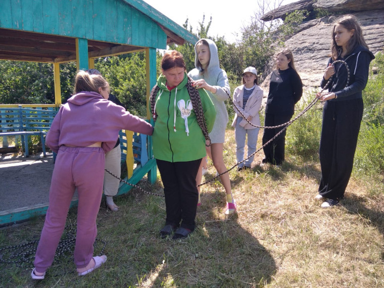 Учащиеся в Алтайской шкатулке.